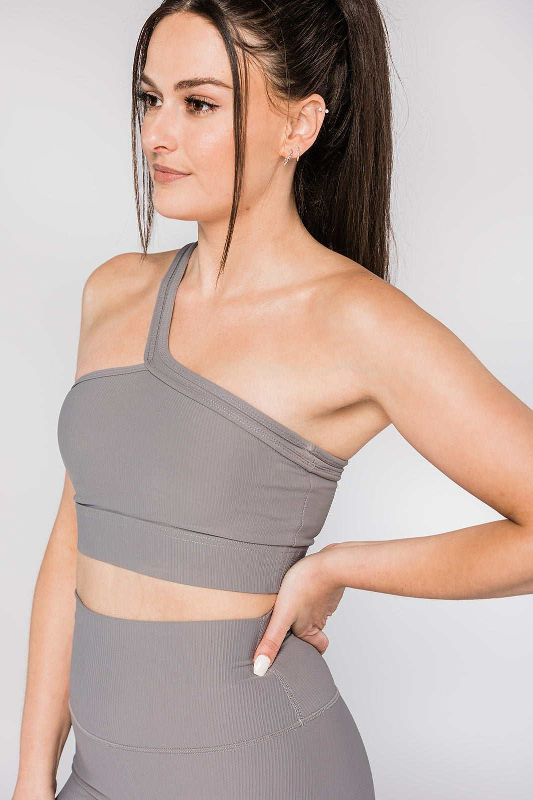 Mondetta Grey Red Colourblock Racerback Workout Top With Built in Bra – Le  Prix Fashion & Consulting